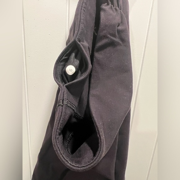Lululemon black size 6 wide cropped leggings - Picture 3 of 3